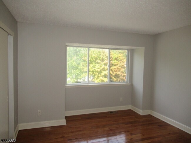 Building Photo - 133 Woods Edge Dr