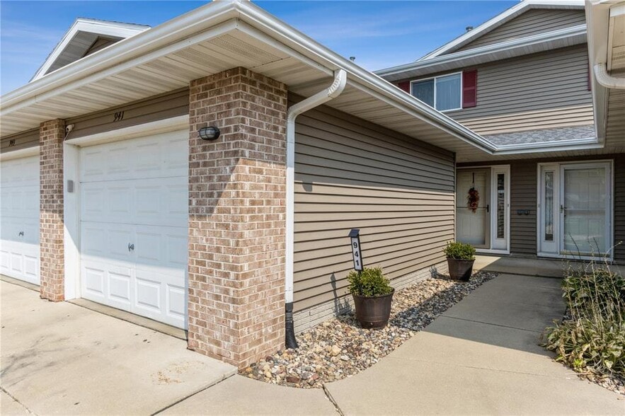 Building Photo - 941 Grand Avenue Ct