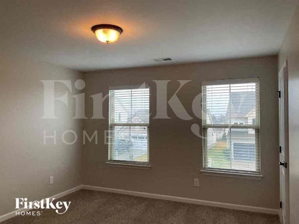 Building Photo - 1509 Scarbrough Cir SW