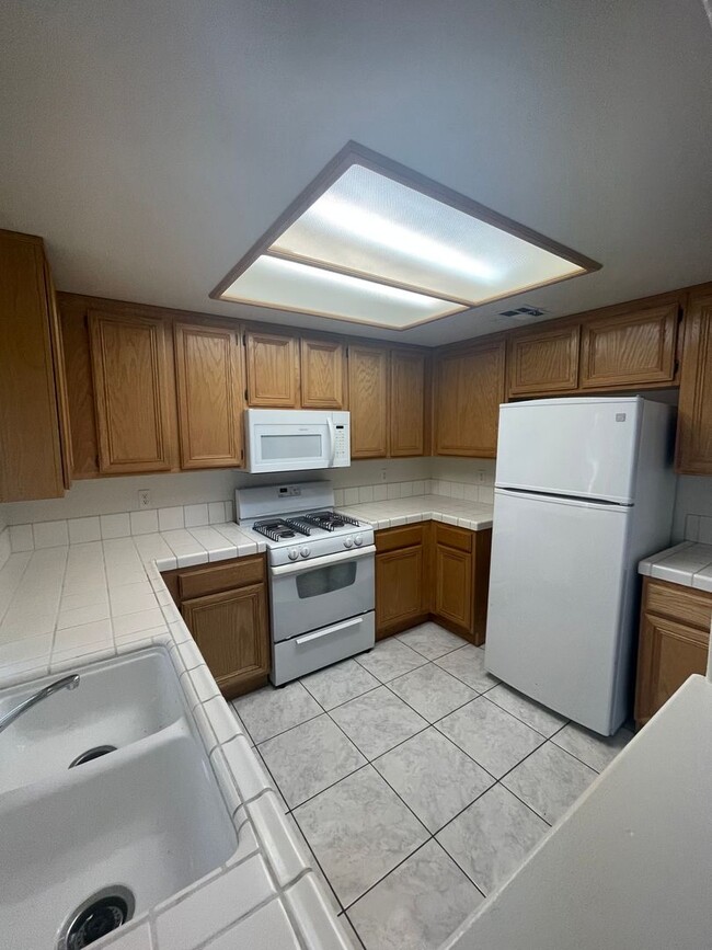 Building Photo - 2 Bed Condo in Henderson Nevada.