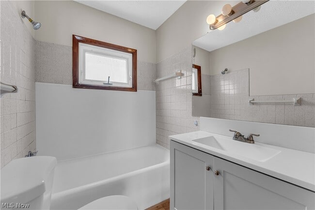 Building Photo - 6800 Kazimier Ave