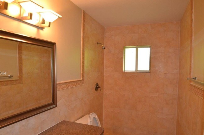 Building Photo - 16201 SW 141st Ave