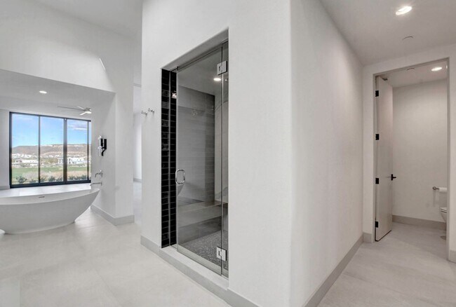 Building Photo - MacDonald Highlands Beauty With Awesome Views
