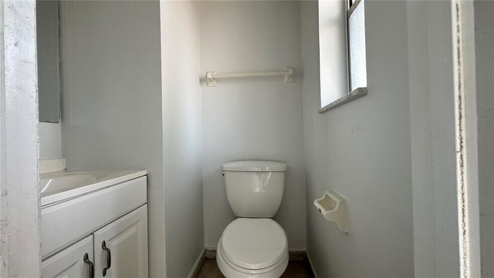 Building Photo - 8020 Fairview Dr