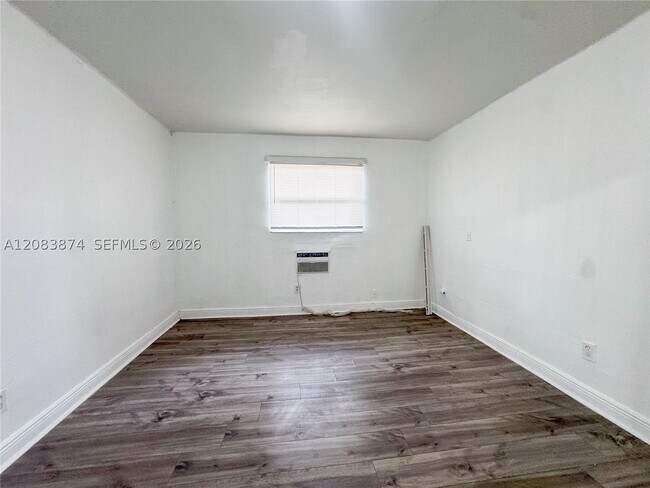 Building Photo - 519 NW 23rd Ave