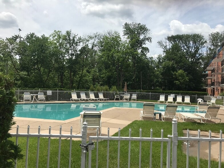 Pool - 120 N Bethlehem Pike