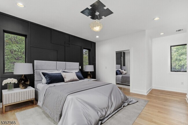 Building Photo - 148 Great Hills Rd