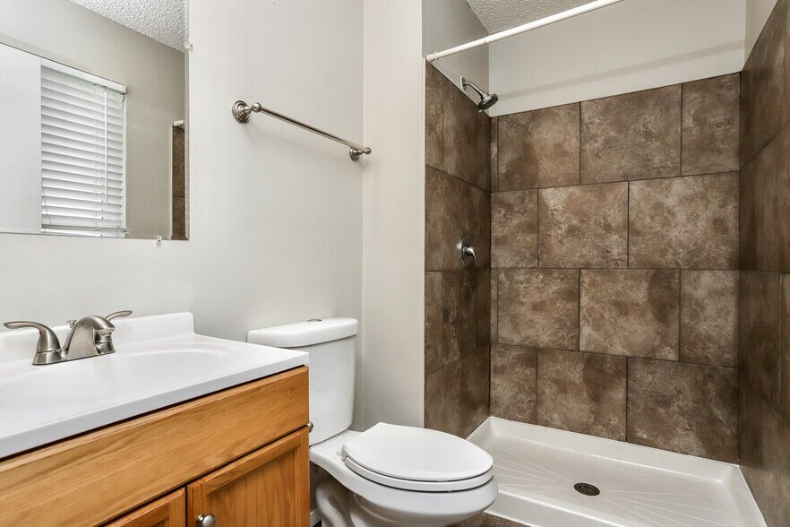 Building Photo - 2328 Bensonhurst Dr