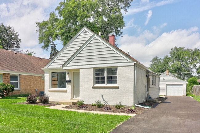 Building Photo - 112 Iowa Ave