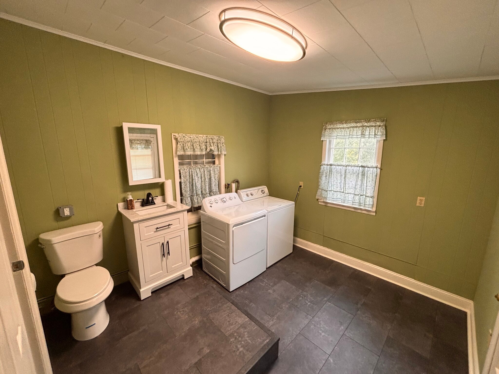1/2 bath laundry room first floor - 1059 Butlers Park Rd