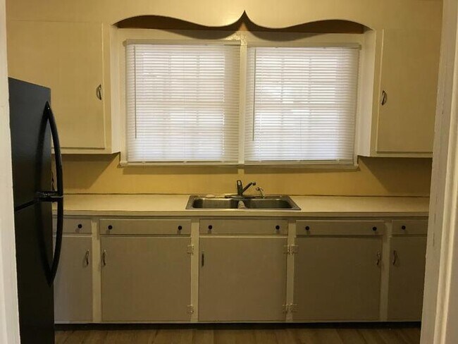 Building Photo - Two bedroom near downtown Morganton