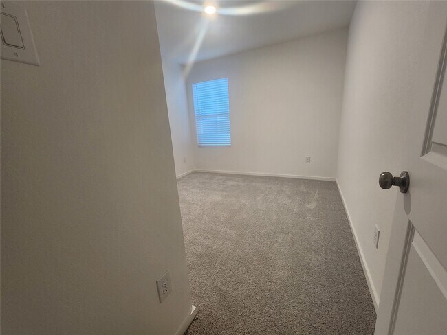 Building Photo - 715 Amberwood Crk Dr