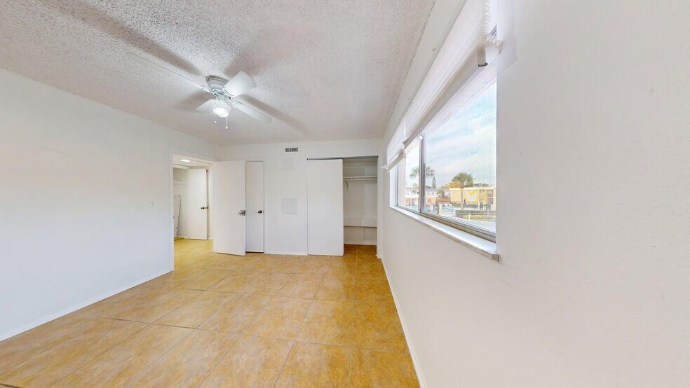 Building Photo - 1000 Lake of the Woods Blvd