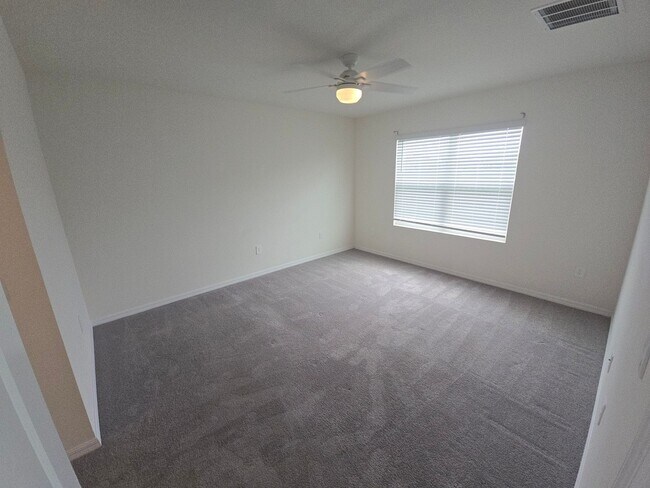Building Photo - Gorgeous 3-Bedroom, 2-Bathroom Townhouse in Bradenton