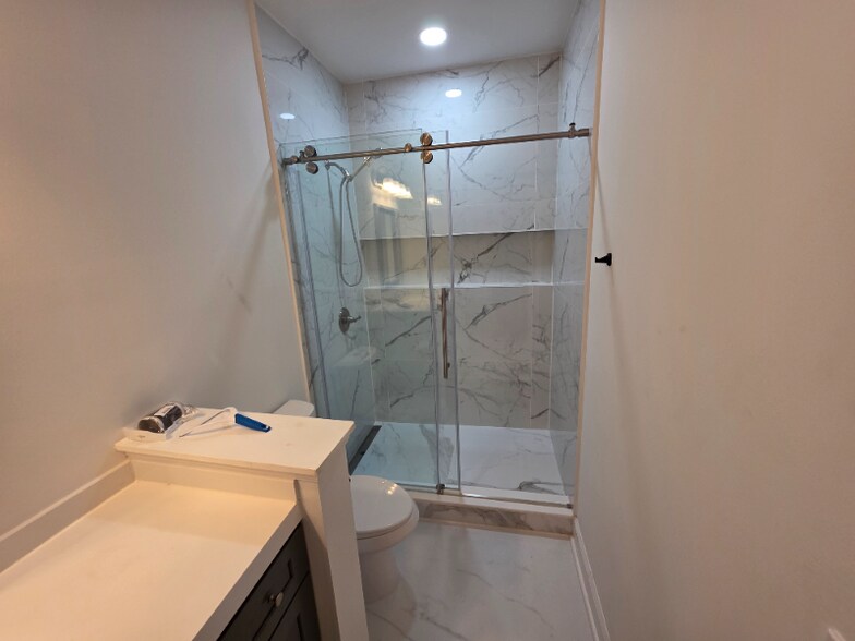 Building Photo - 3374 Royal Oaks Dr