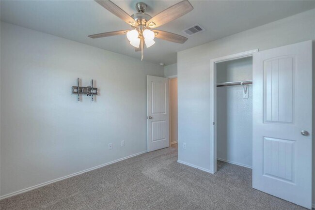 Building Photo - 204 Rockbridge Dr
