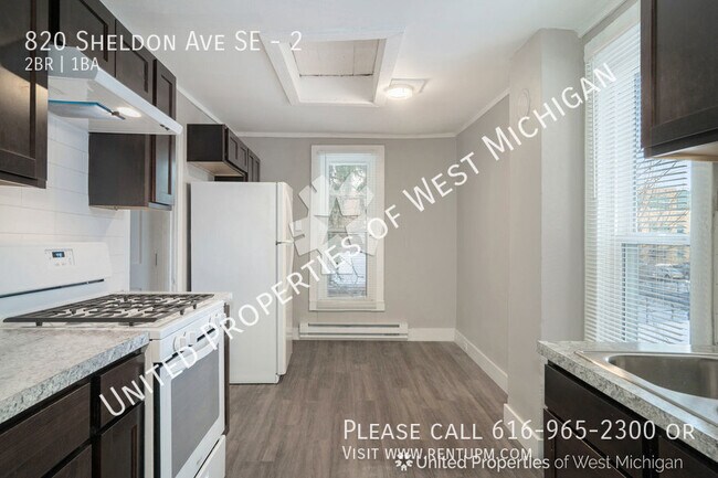 Building Photo - 820 Sheldon Ave SE