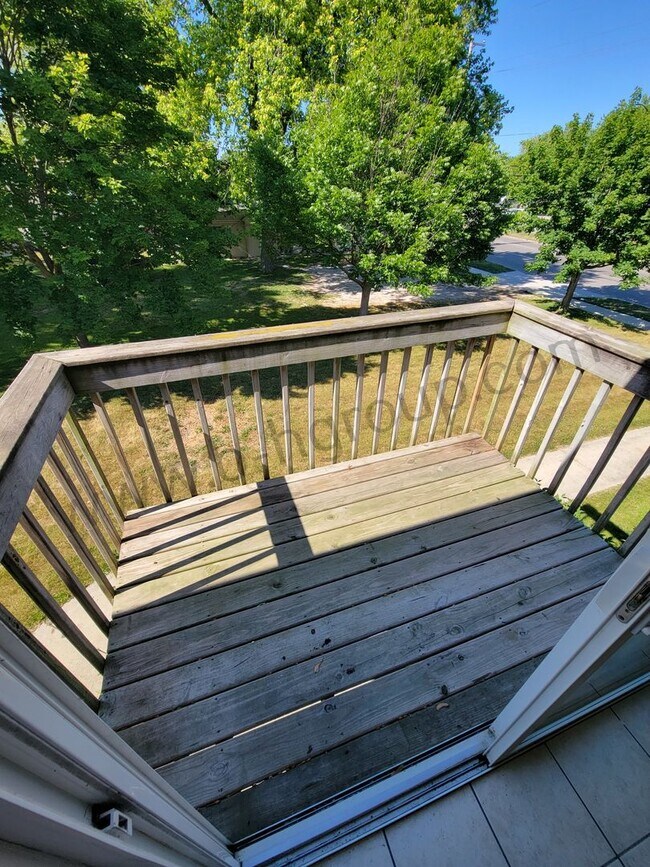 Building Photo - 8760 Sheridan Rd