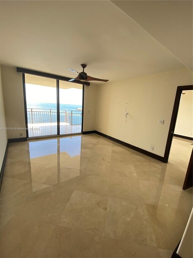 Building Photo - 1632 S Bayshore Ct
