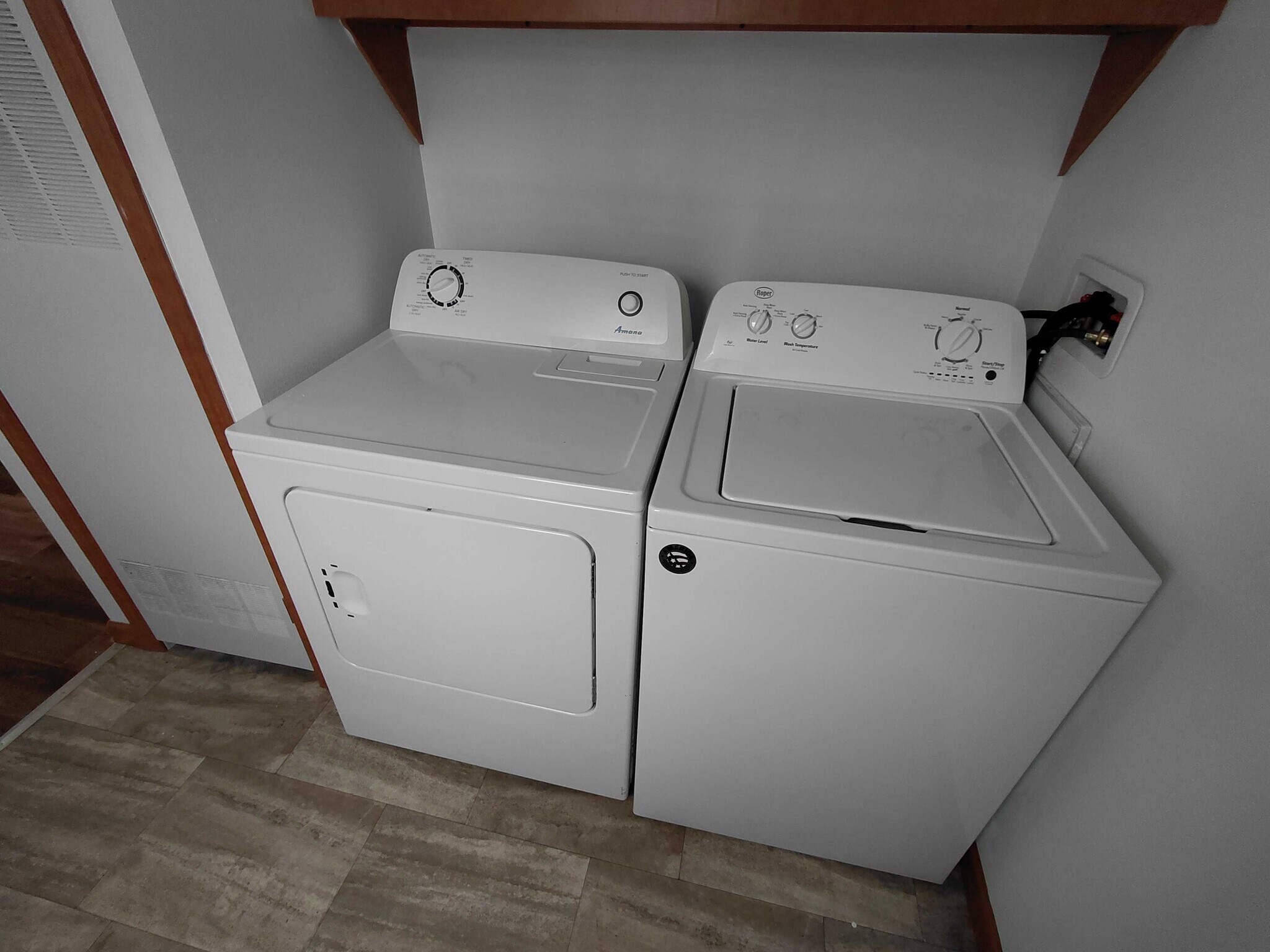 Building Photo - 2008 Heron Dr NW