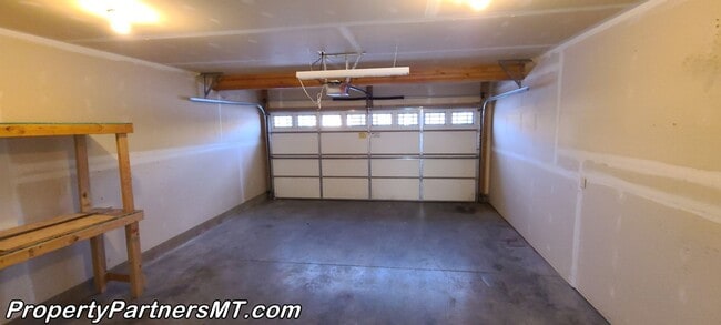 Building Photo - Very Nice 3 Bed 2.5 Bath Town house in River Rock Subdivision!