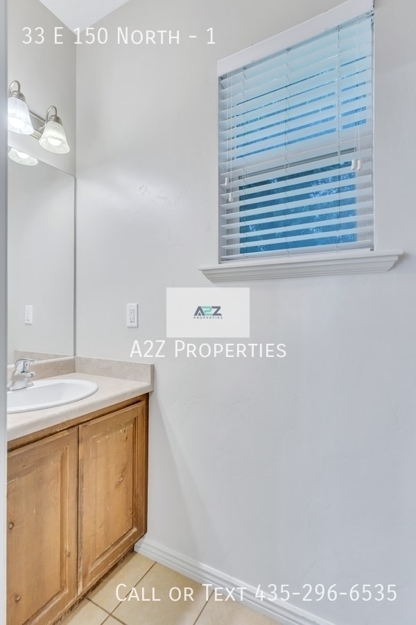 Building Photo - 33 E 150 N