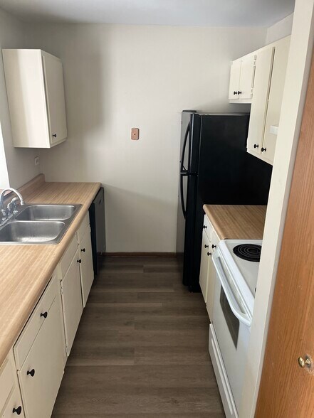 Building Photo - 660 Oriole Ct