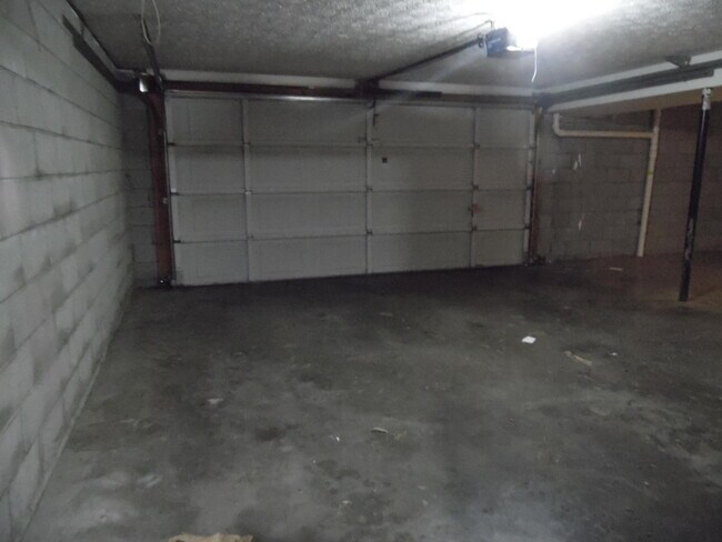 Building Photo - 1108 Ledgebrook Ct