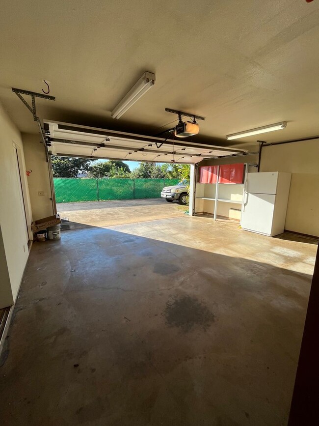 Building Photo - Pet-Friendly 3-Bedroom Makawao Home with Full Solar, Two-Car Garage & Recent Updates