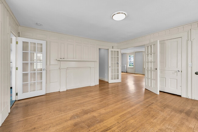 Building Photo - 1070 Enfield St