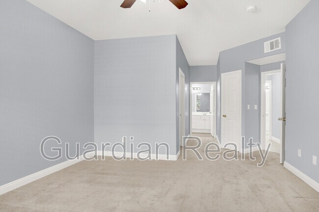 Building Photo - 401 Pine Haven St