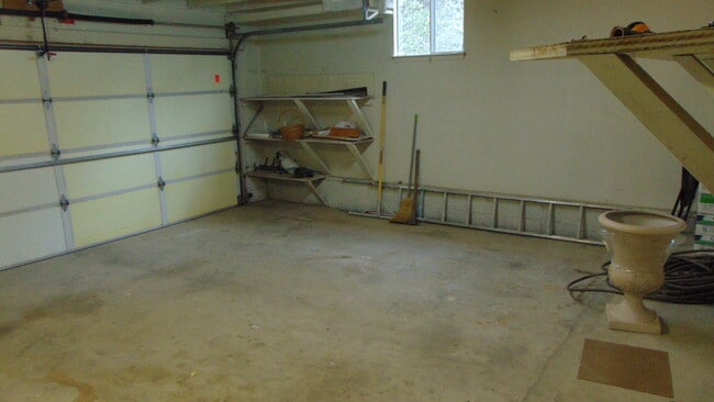 Building Photo - 811 Heritage Cir