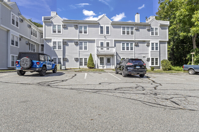 Primary Photo - 82 Longview St