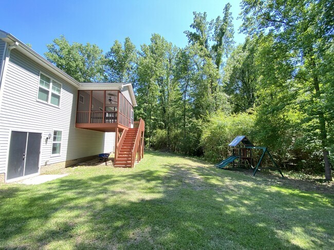 Building Photo - 181 Fairfax Dr