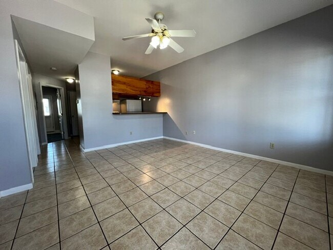 Building Photo - AFFORDABLE ISLAND LIVING!