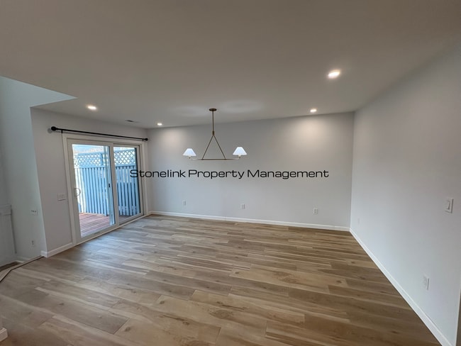 Building Photo - Fully Redesigned Townhouse Style Condo For Rent in Desirable Louisquisset Community!