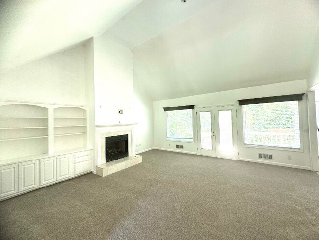 Building Photo - 45 Spring Forest Ct
