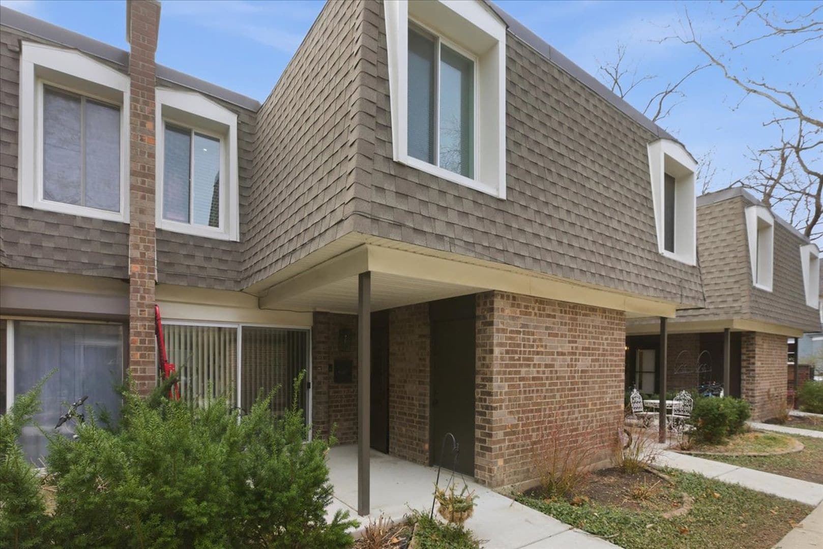 Building Photo - 1631 W Belle Plaine Ave