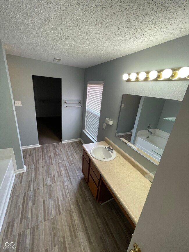 Building Photo - 2830 Monarchy Ln