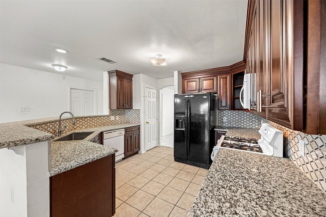 Building Photo - 7331 Wimberly Oaks Ln