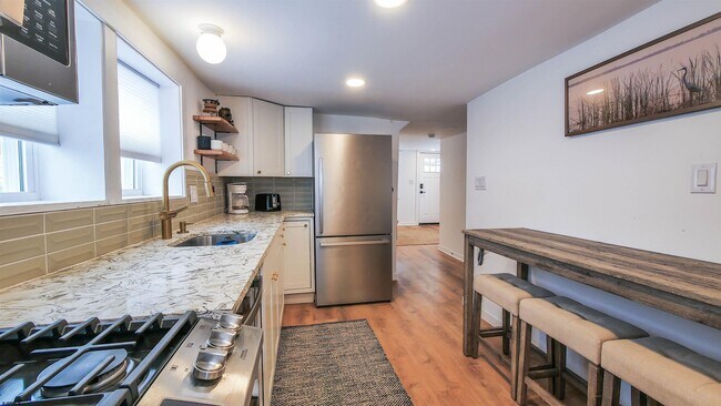 Building Photo - 106 N Portland Ave