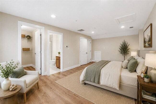 Building Photo - 335 Osona Ln