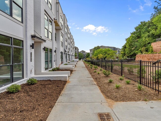 Building Photo - Townhome in West End with Rooftop Terrace ...