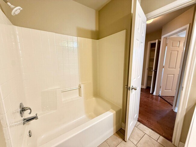 Building Photo - 8340 Stonebridge Way