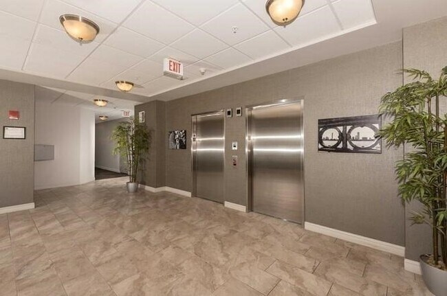 Building Photo - 1 Cityview Ln
