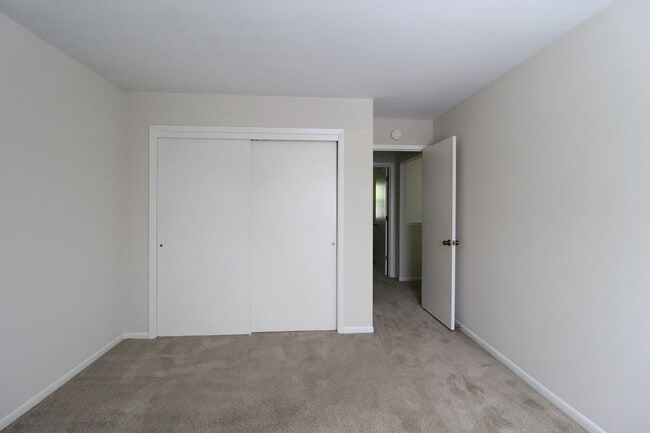 Building Photo - 2 Bedroom 1 Bath Duplex in the Westport Area