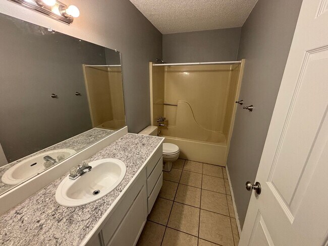 Building Photo - Come take a look at this 3-bedroom 1.5-bat...