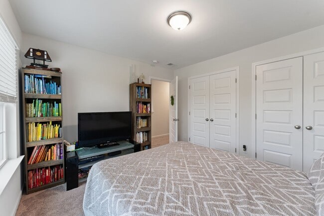 Building Photo - 505 S Oak Crst Dr