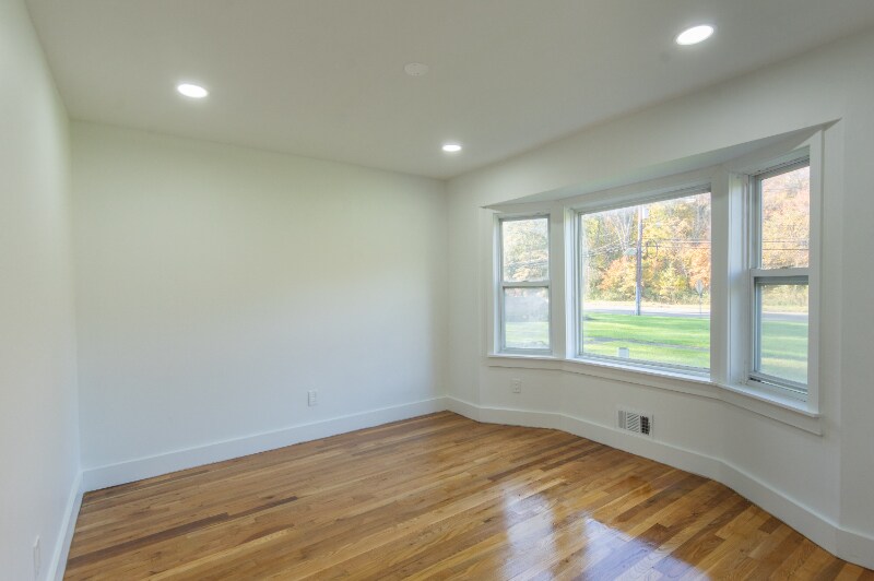 Building Photo - 505 Adams Ln