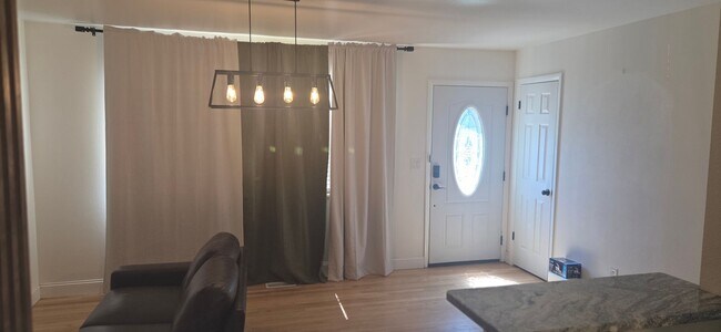 Building Photo - 2906 Cabrillo Cir